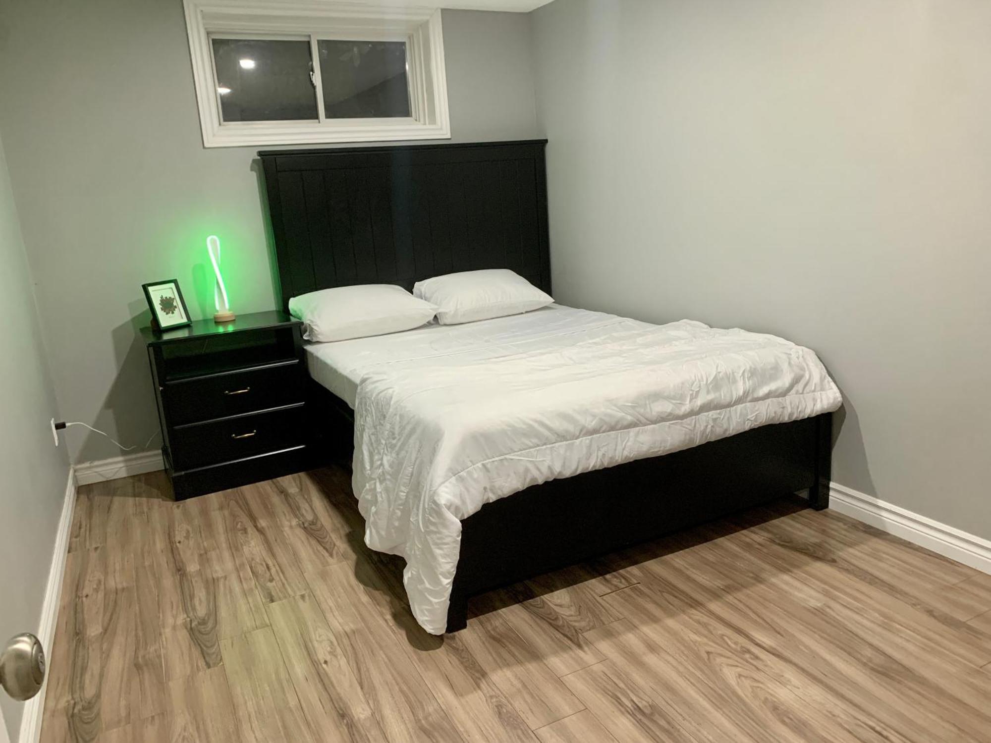 1 Room In A Cozy And Beautiful Basement Guelph Exterior foto